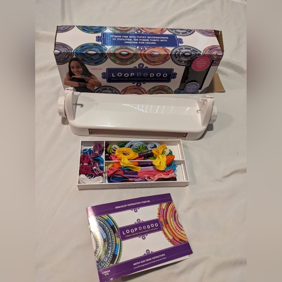 GUC  Loopdedoo Deluxe DIY Friendship Bracelet Maker Kit - Picture 1 of 7